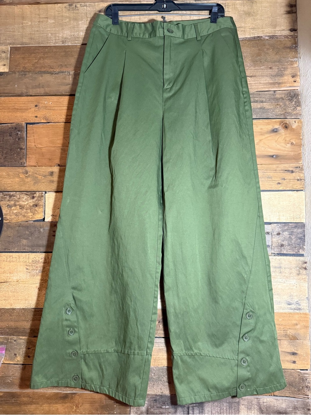 FOREVER 21 HIGH RISE WIDE LEG TROUSER PANTS-BUTTON DETAIL AT CUFF-GREEN-XL